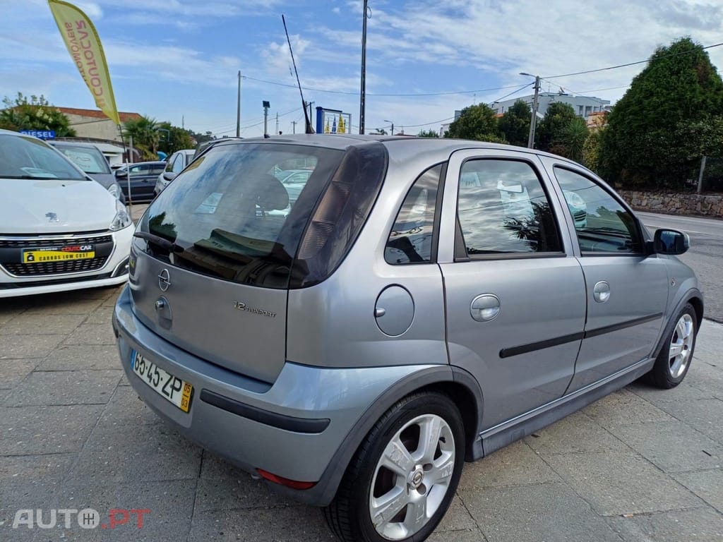 Opel Corsa 1.2 Twinport Essentia