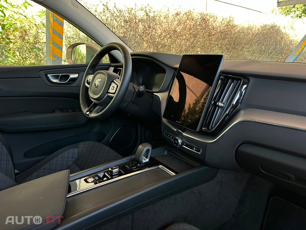 Volvo XC60 2.0 T6 PHEV Core AWD