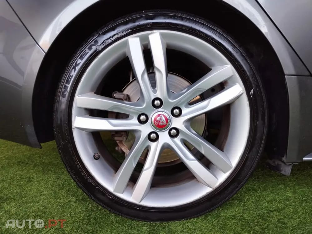 Jaguar XE 2.0 D R-Dynamic SE