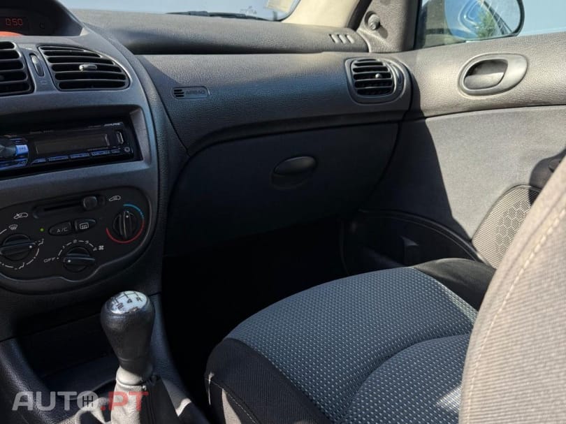 Peugeot 206 1.4 XT