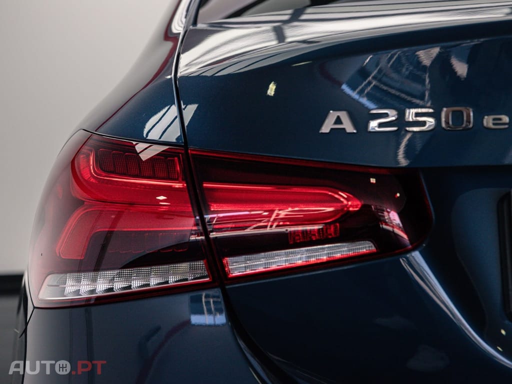 Mercedes-Benz A 250 e AMG Line
