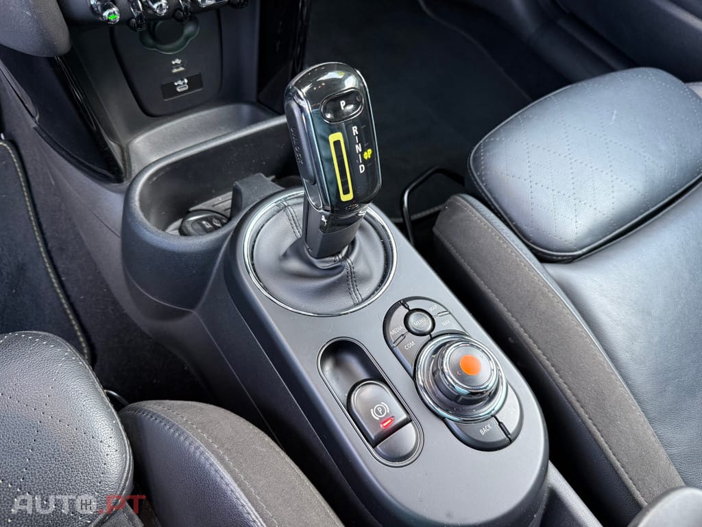 MINI Cooper Cooper SE Premium Essential