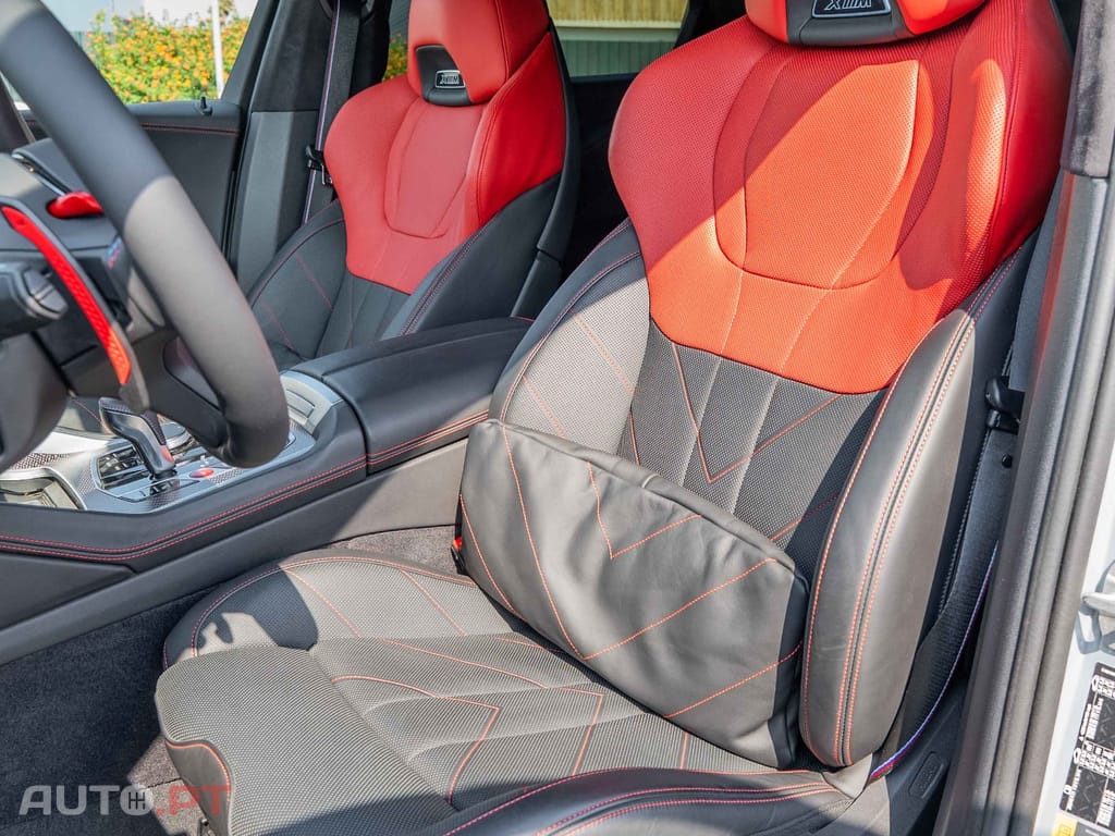 BMW XM Label Red