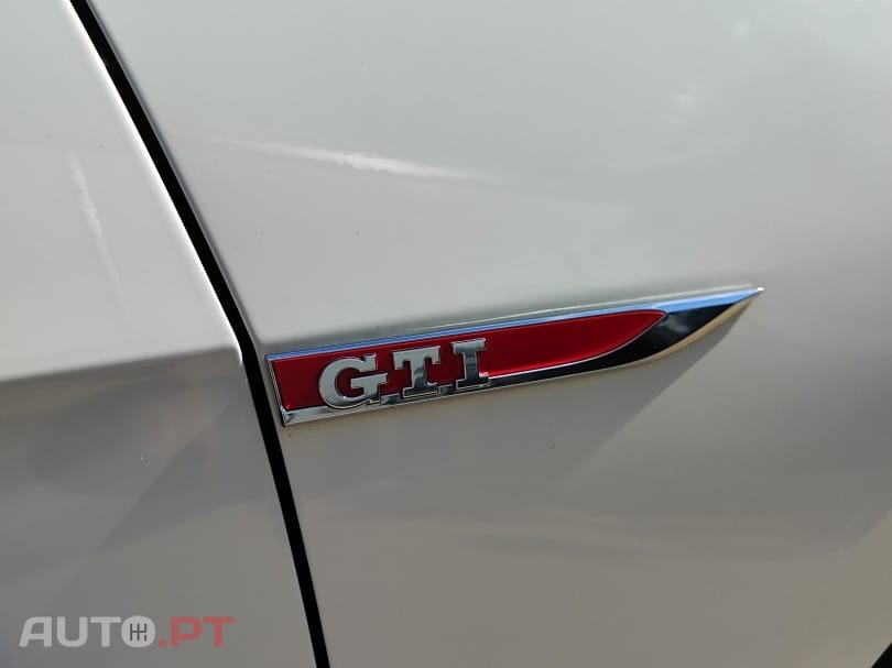 Volkswagen Golf 2.0 TSI GTI DSG