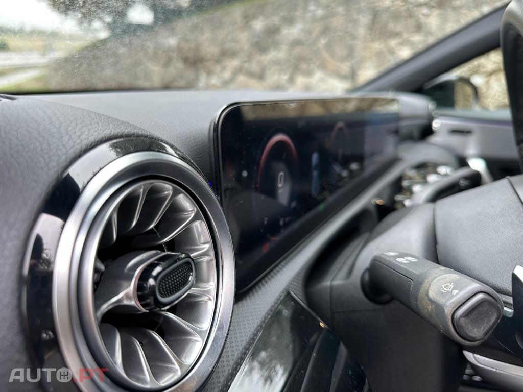 Mercedes-Benz A 250 e AMG Line
