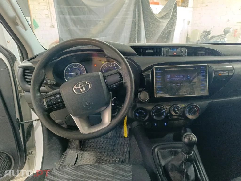 Toyota Hilux 2.4 D-4D 4WD CD CM