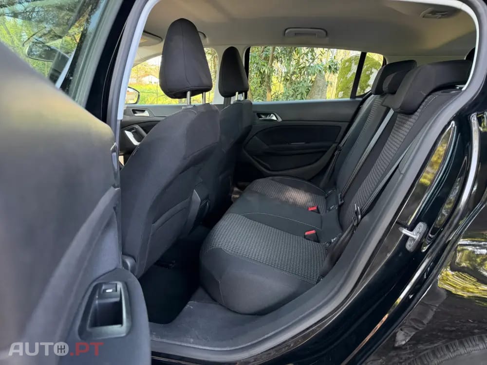 Peugeot 308 1.2 PureTech Allure EAT8