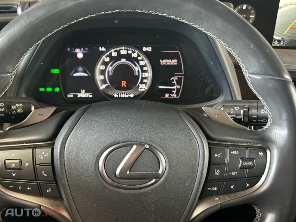 Lexus UX Premium I.V.A DEDUTÍVEL 