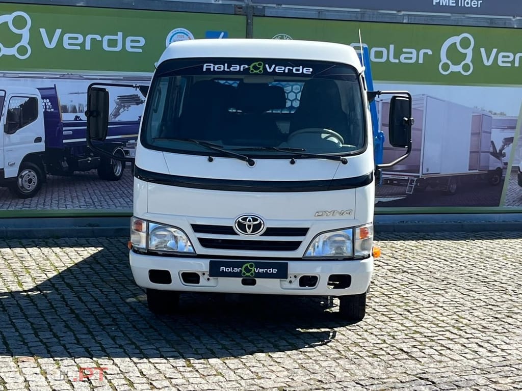 Toyota Dyna 3.0 D4D  6 LUGARES BASCULA