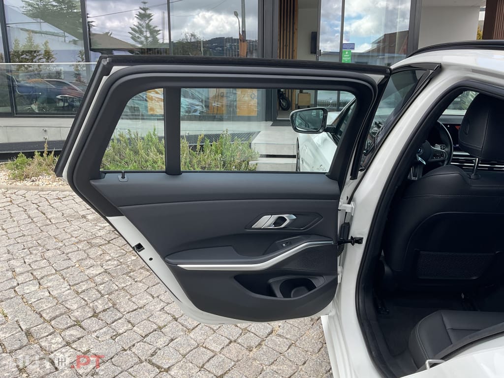 BMW 330 e Pack M Auto