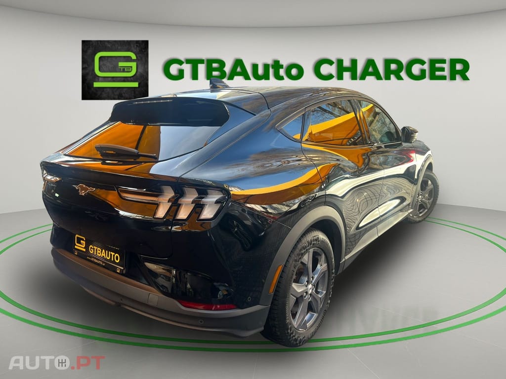 Ford Mustang Mach-E 75.7 kWh Premium AWD