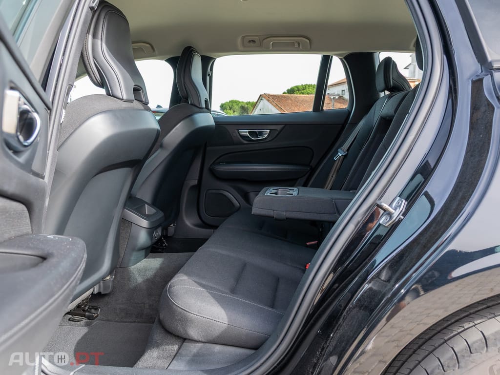 Volvo V60 2.0 B4 Essential Auto