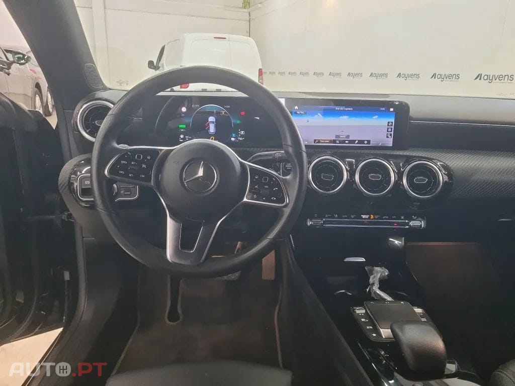 Mercedes-Benz CLA 250 e Shooting Brake Style Plus