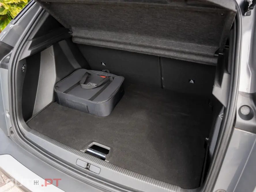 Peugeot E-2008 GT