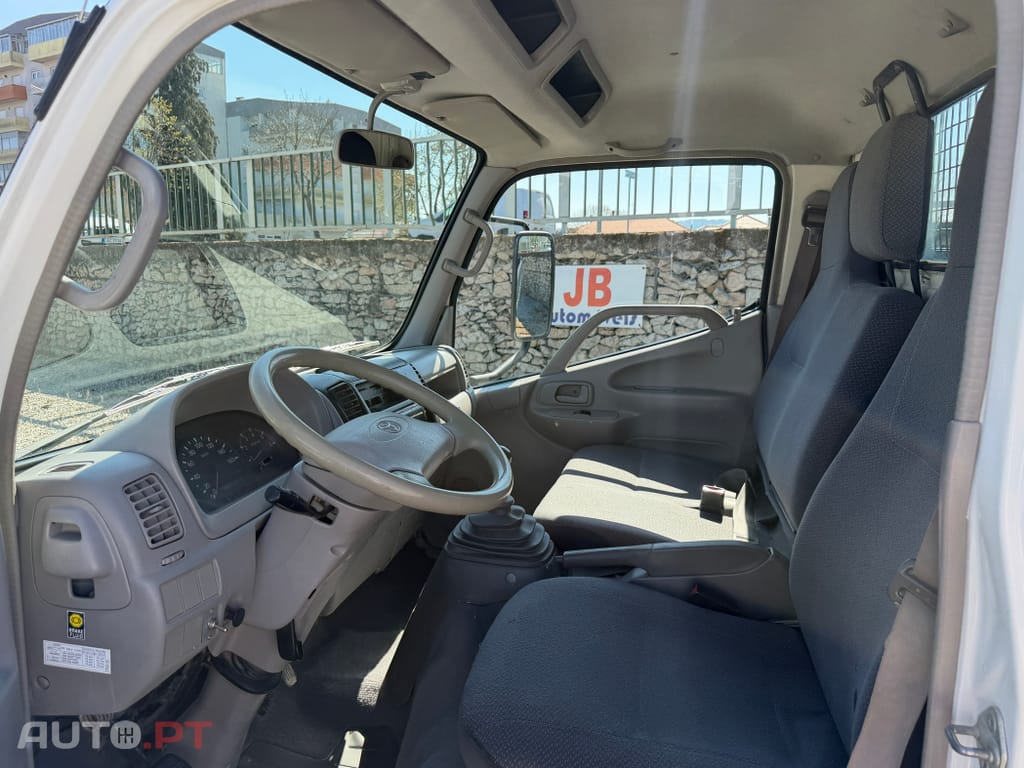 Toyota Dyna M D4-D 3LUG Tri-Basculante Nacional