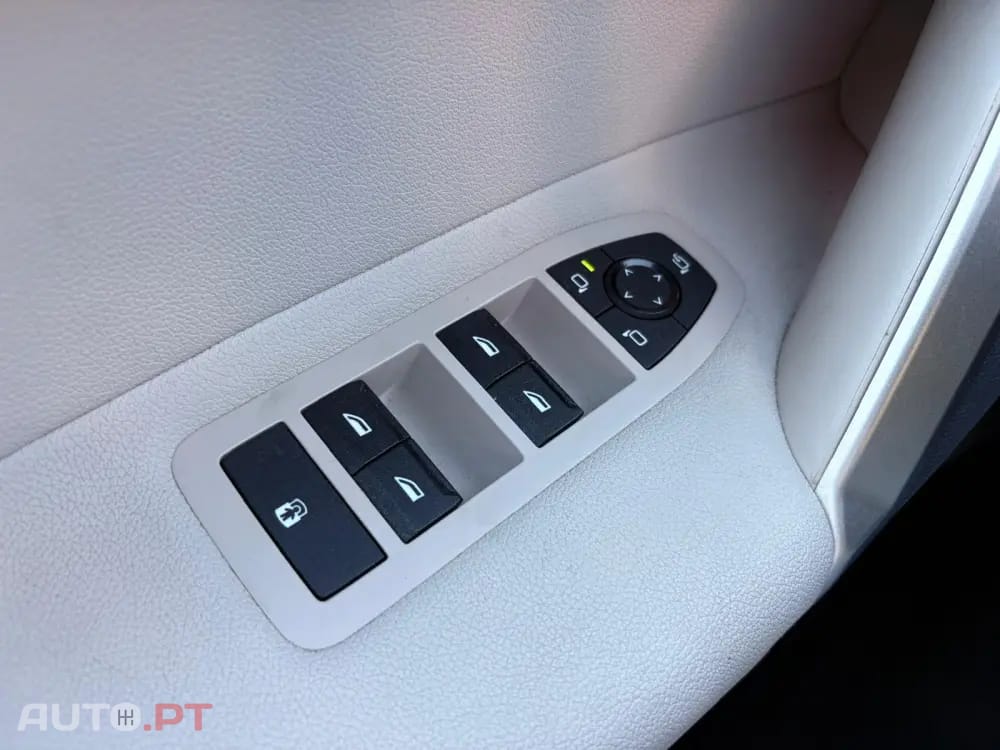 BMW iX xDrive 50 Pack Desportivo