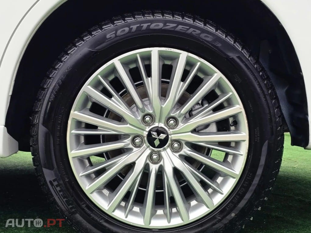 Mitsubishi Outlander 2.4L PHEV TWIN MOTOR 4WD INVITE