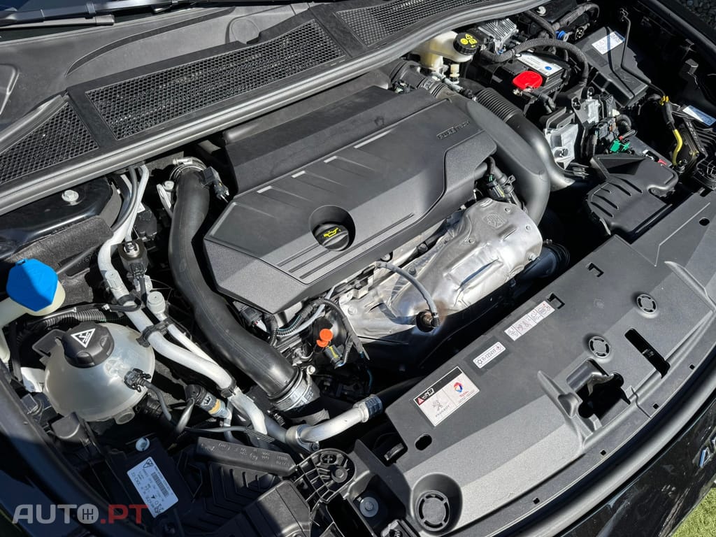 Peugeot 408 1.6 Hybrid Allure e-EAT8