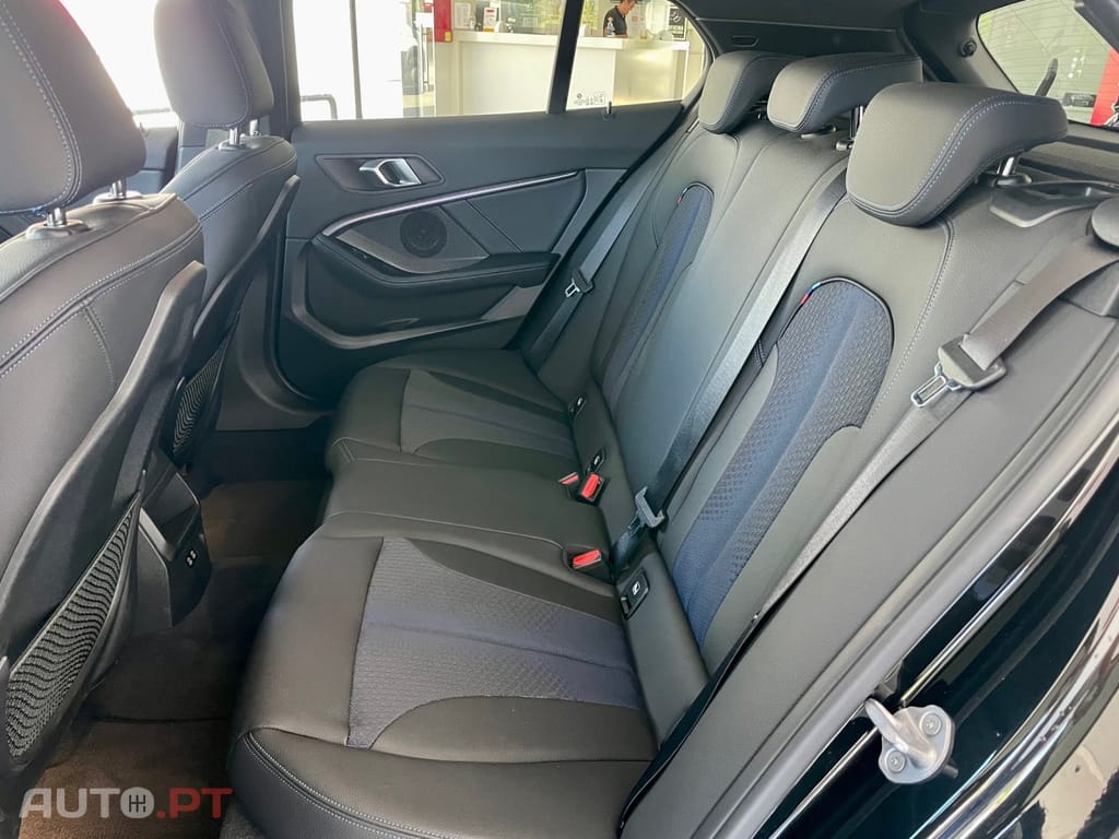 BMW 116 d Pack Desportivo M Auto