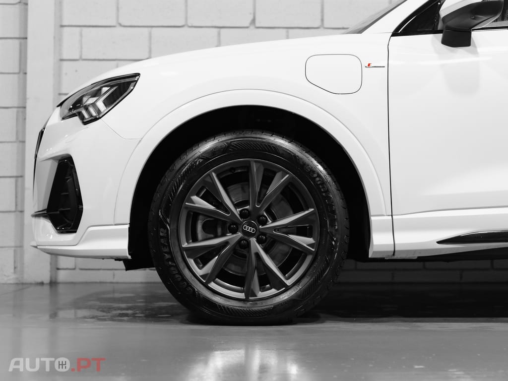 Audi Q3 45 TFSIe S line S tronic