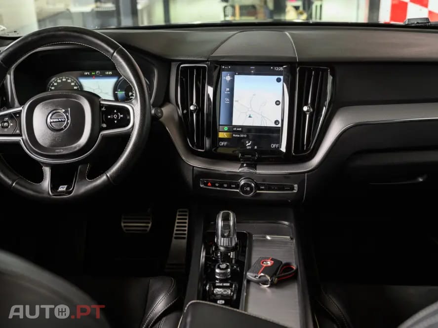 Volvo XC60 2.0 T8 PHEV R-Design AWD