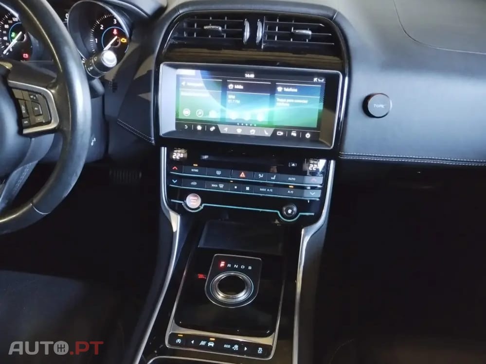 Jaguar XE 2.0 D R-Dynamic SE