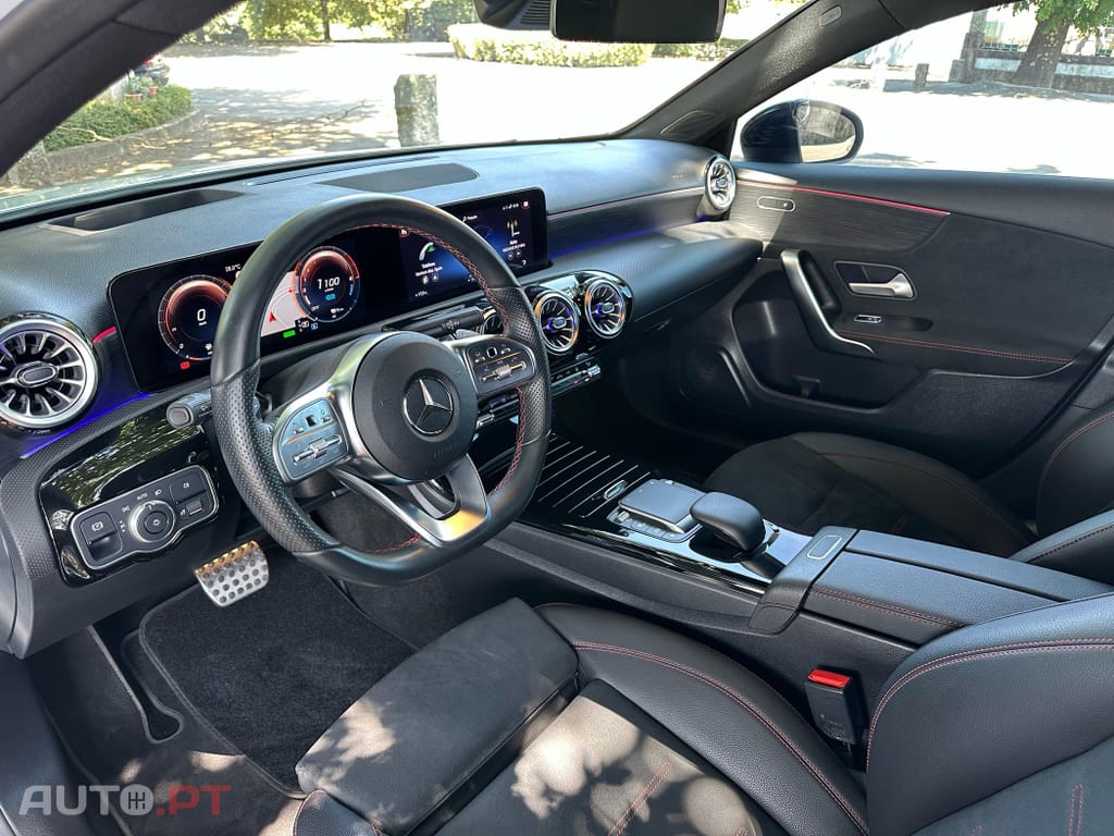 Mercedes-Benz A 250 e AMG Line