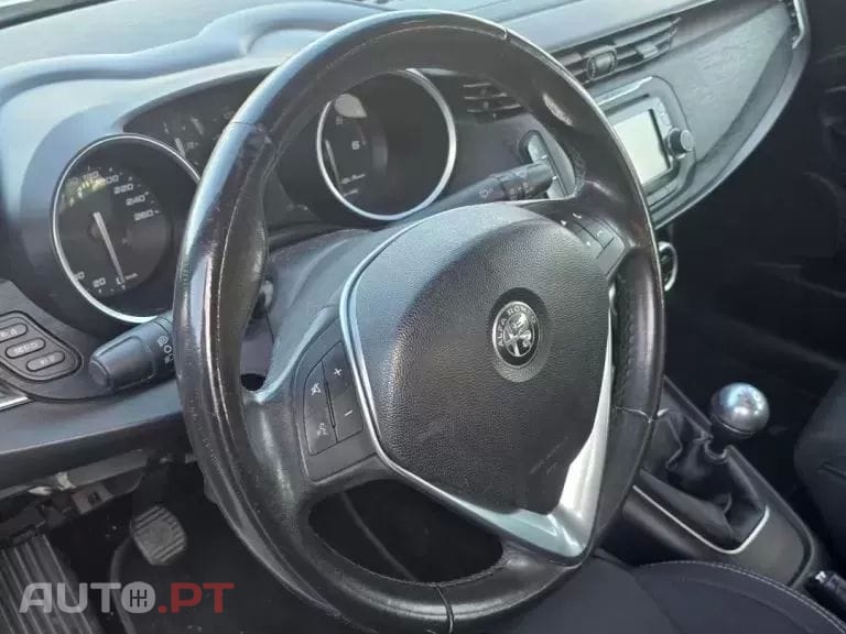 Alfa Romeo Giulietta 1.6 JTDM Sport — fotografia 29
