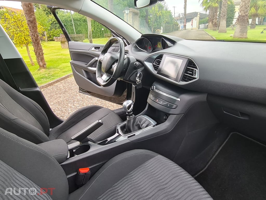 Peugeot 308 1.6 BlueHDi Allure J17