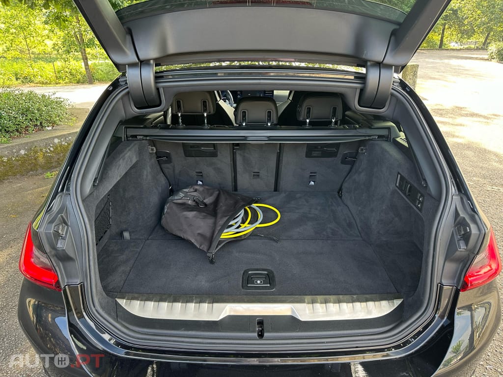 BMW 330 e Touring Pack Desportivo M Auto