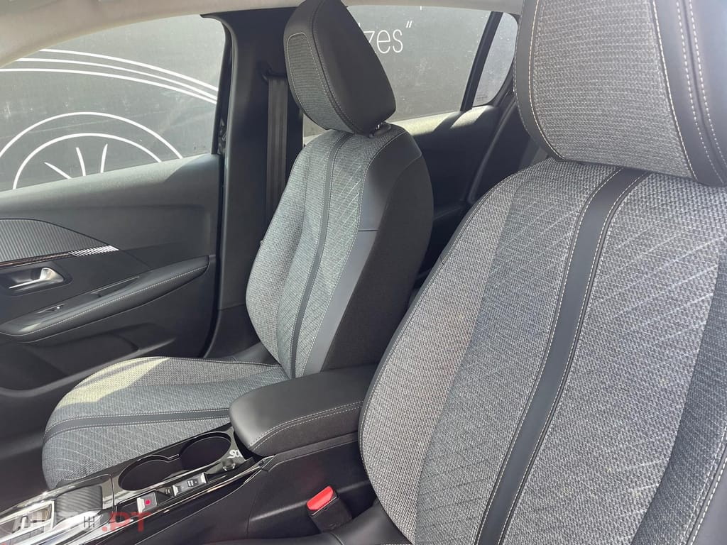 Peugeot 208 1.2 Hybrid Allure e-DCS6