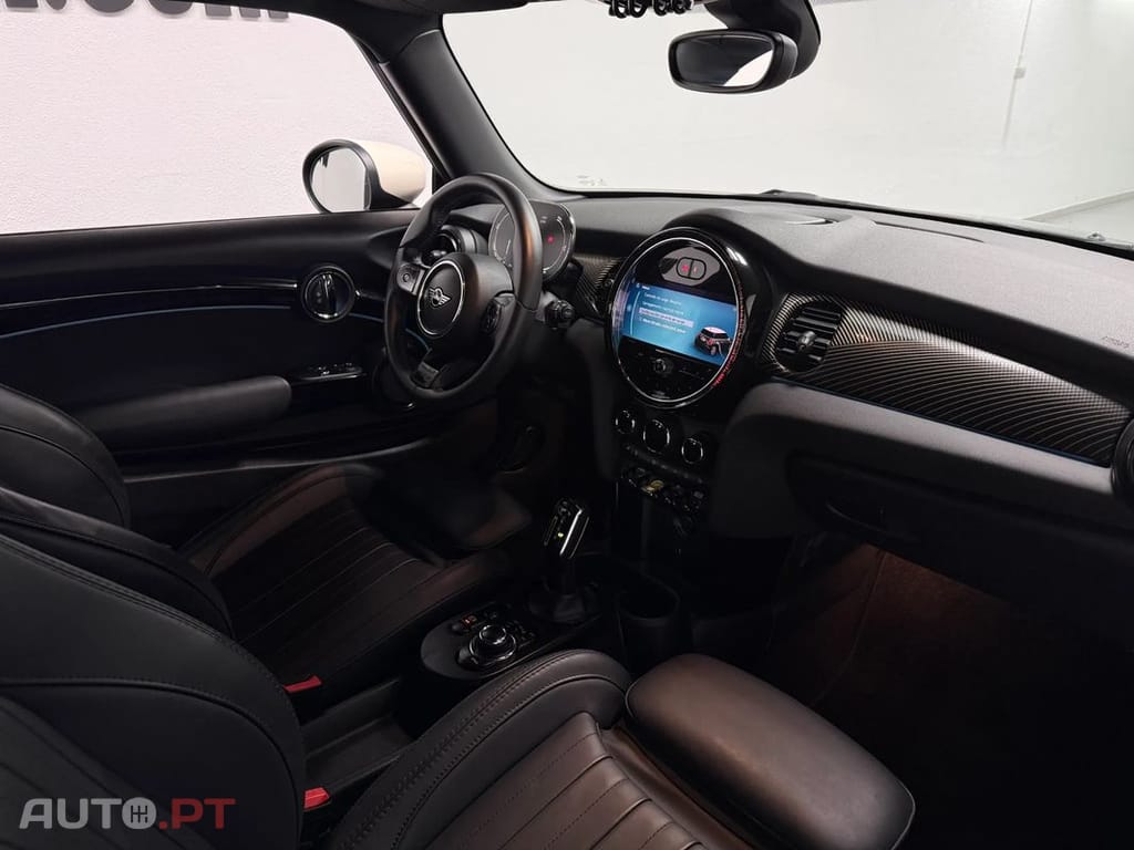 MINI Cooper Cooper SE Resolute Edition