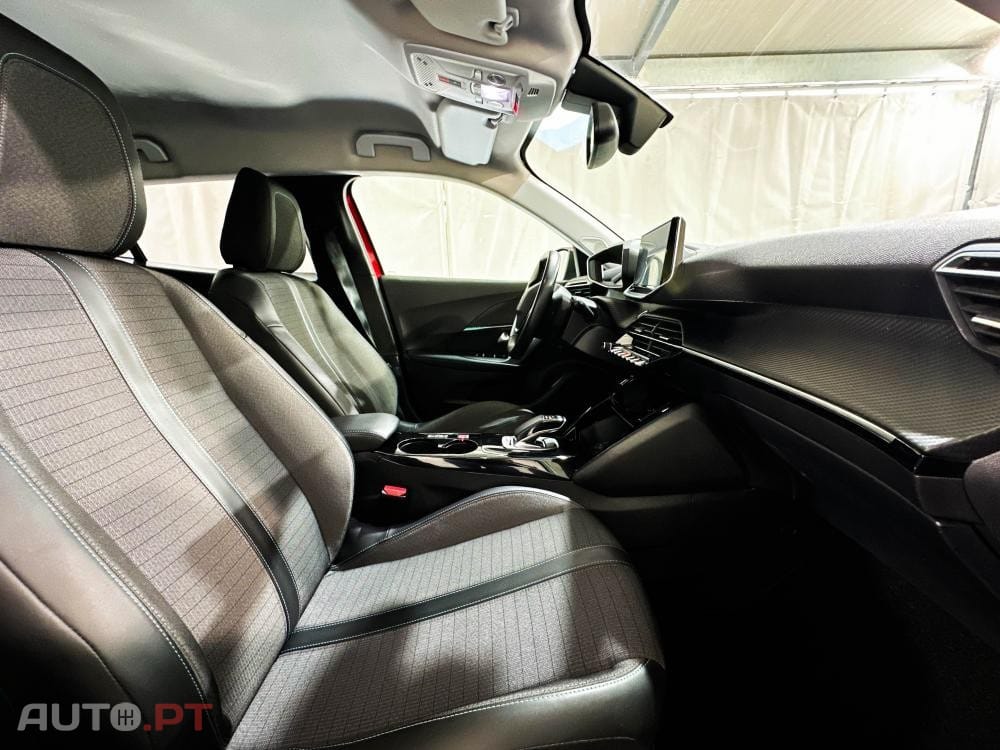 Peugeot E-2008 50 kWh Allure Pack
