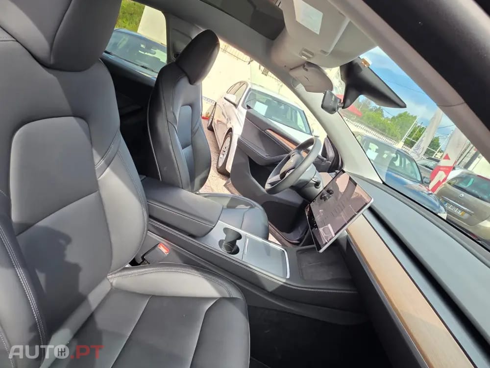 Tesla Model Y RWD