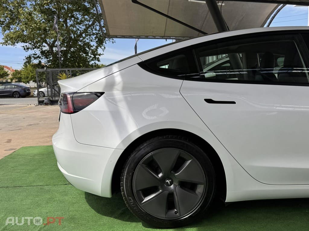 Tesla Model 3 Standard Range Plus RWD