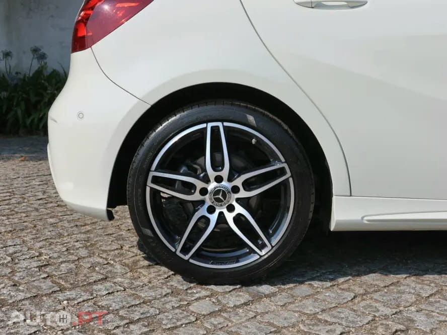 Mercedes-Benz A 180 AMG Line