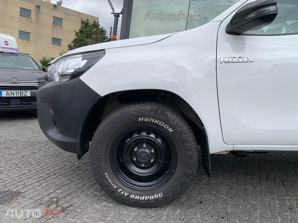 Toyota Hilux 2.4 D-4D 2WD CD