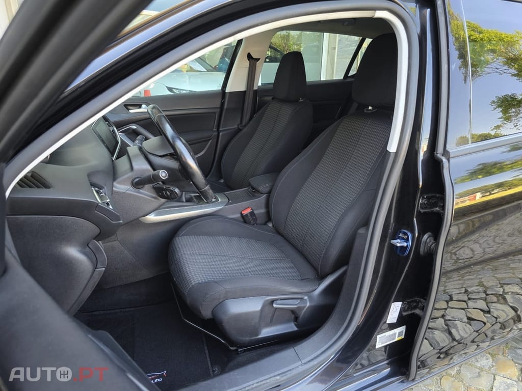 Peugeot 308 1.6 BlueHDi Style J17