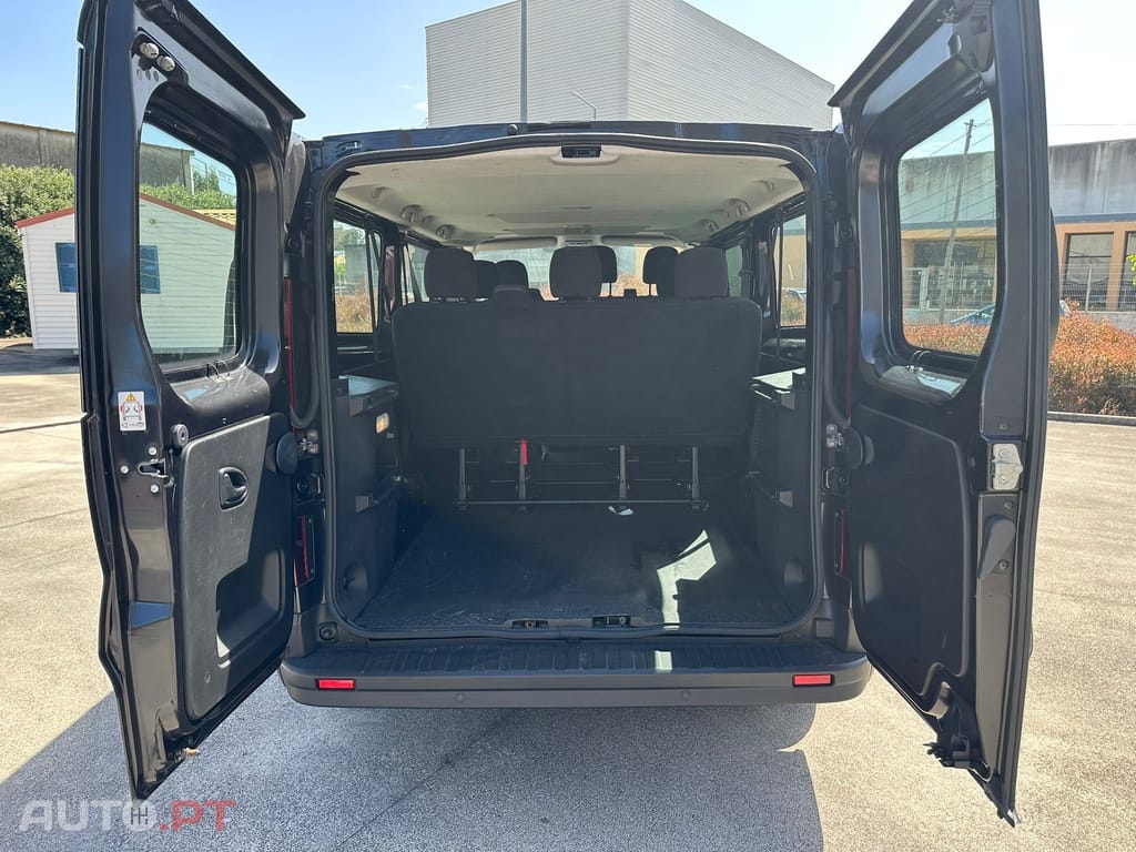 Renault Trafic Outro