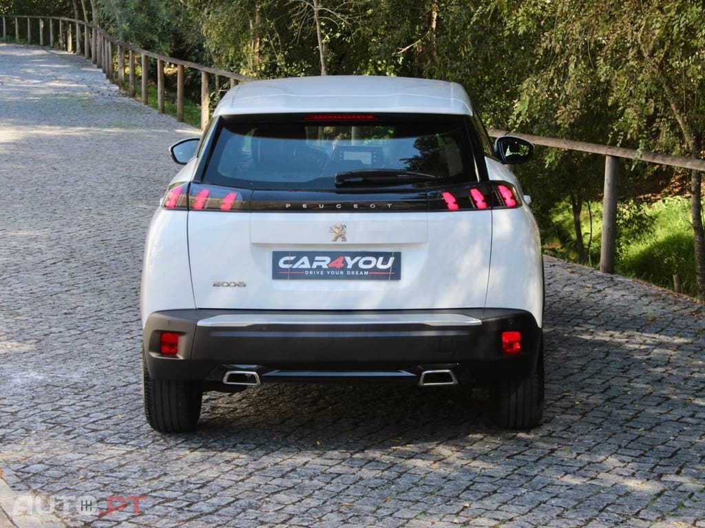 Peugeot 2008 1.2 PureTech Active EAT8