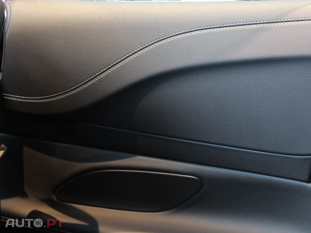 Mercedes-Benz E 220 AMG LINE