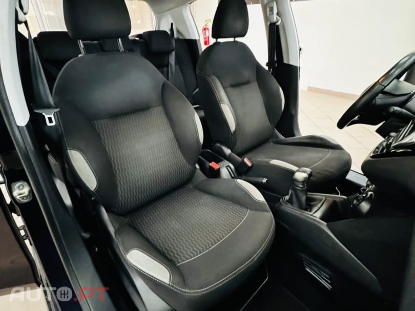 Peugeot 208 1.2 VTi SE Style