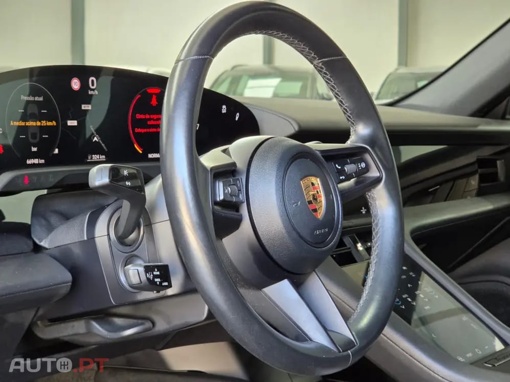 Porsche Taycan 4