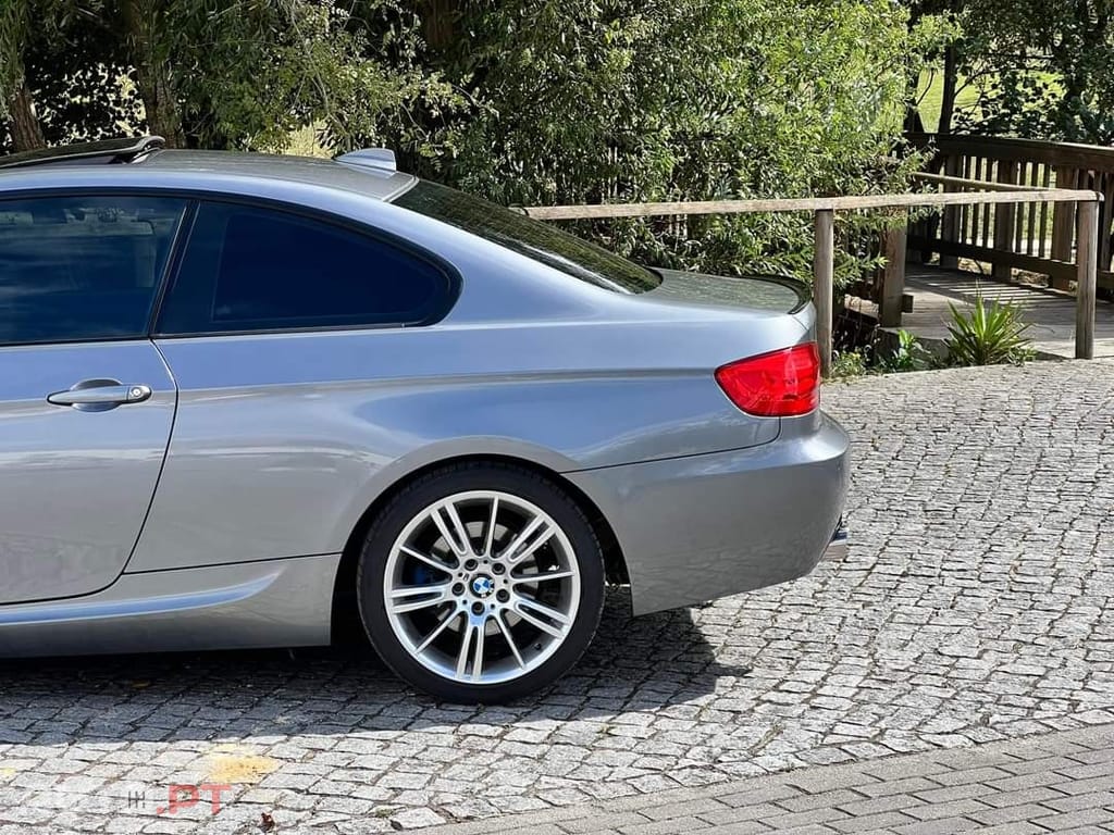 BMW 320 d Coupe Edição M Auto