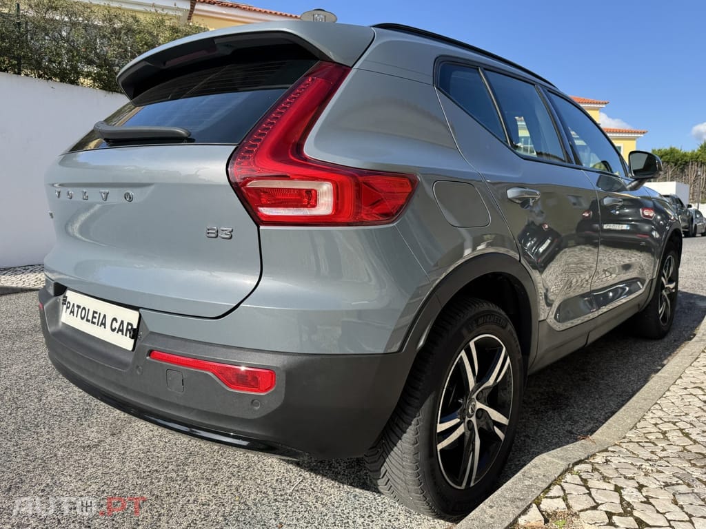 Volvo XC40 2.0 B3 Plus Dark
