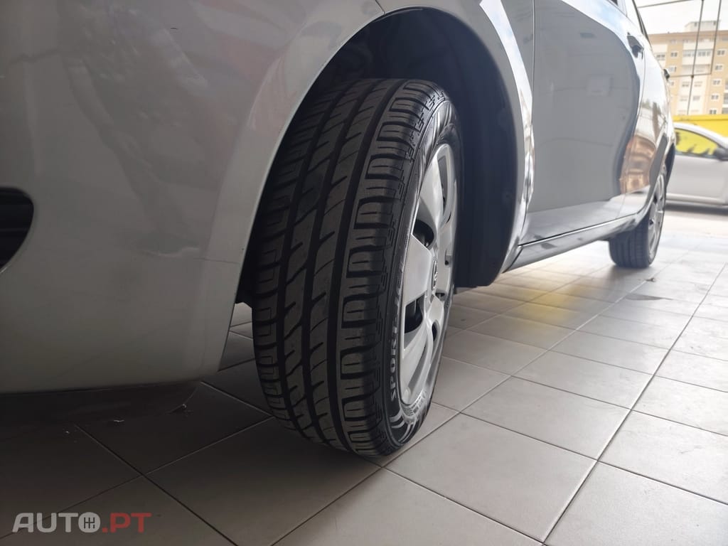 Toyota Yaris 1.0 VVT-i AC Manual
