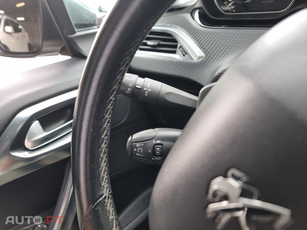 Peugeot 2008 1.2 PureTech Allure