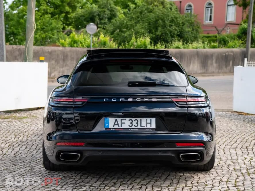 Porsche Panamera 4 E-Hybrid Platinum Edition