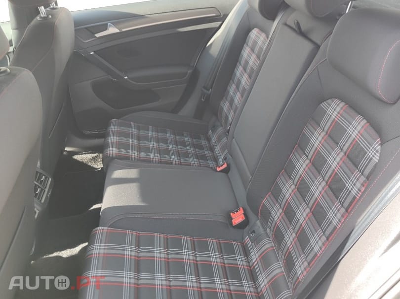 Volkswagen Golf 2.0 TSI GTI DSG