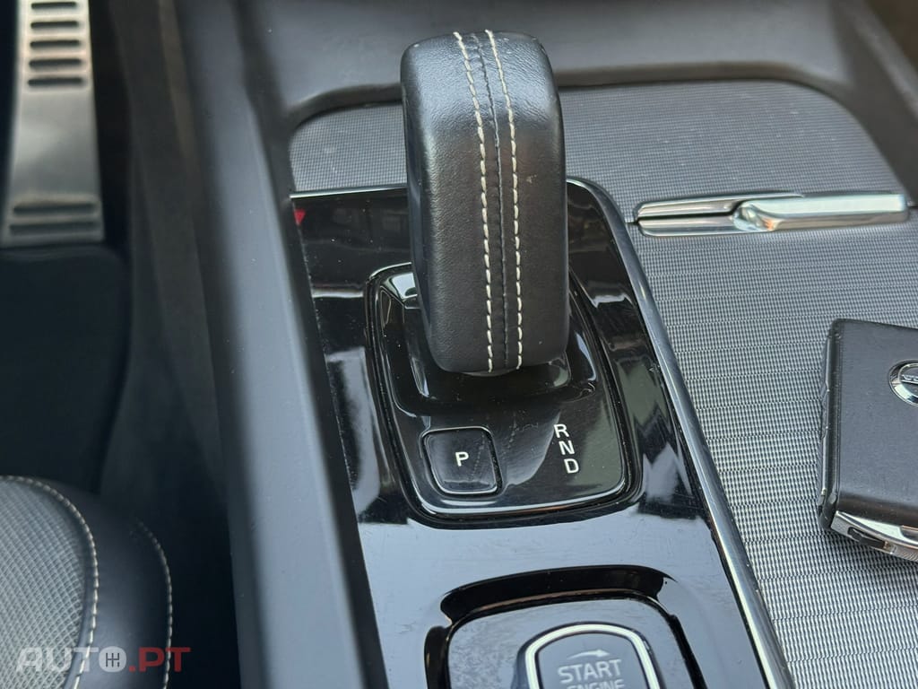 Volvo XC60 2.0 T6 PHEV R-Design AWD